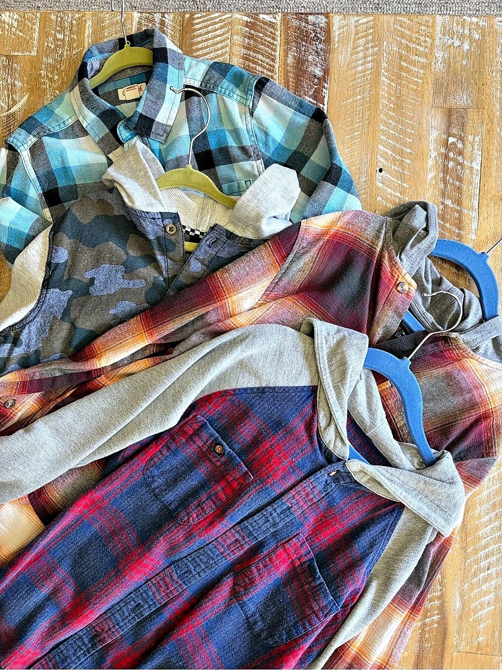 Cat & Jack 4 Piece Plaid & Camo Shirt Bundle boys size 8-10